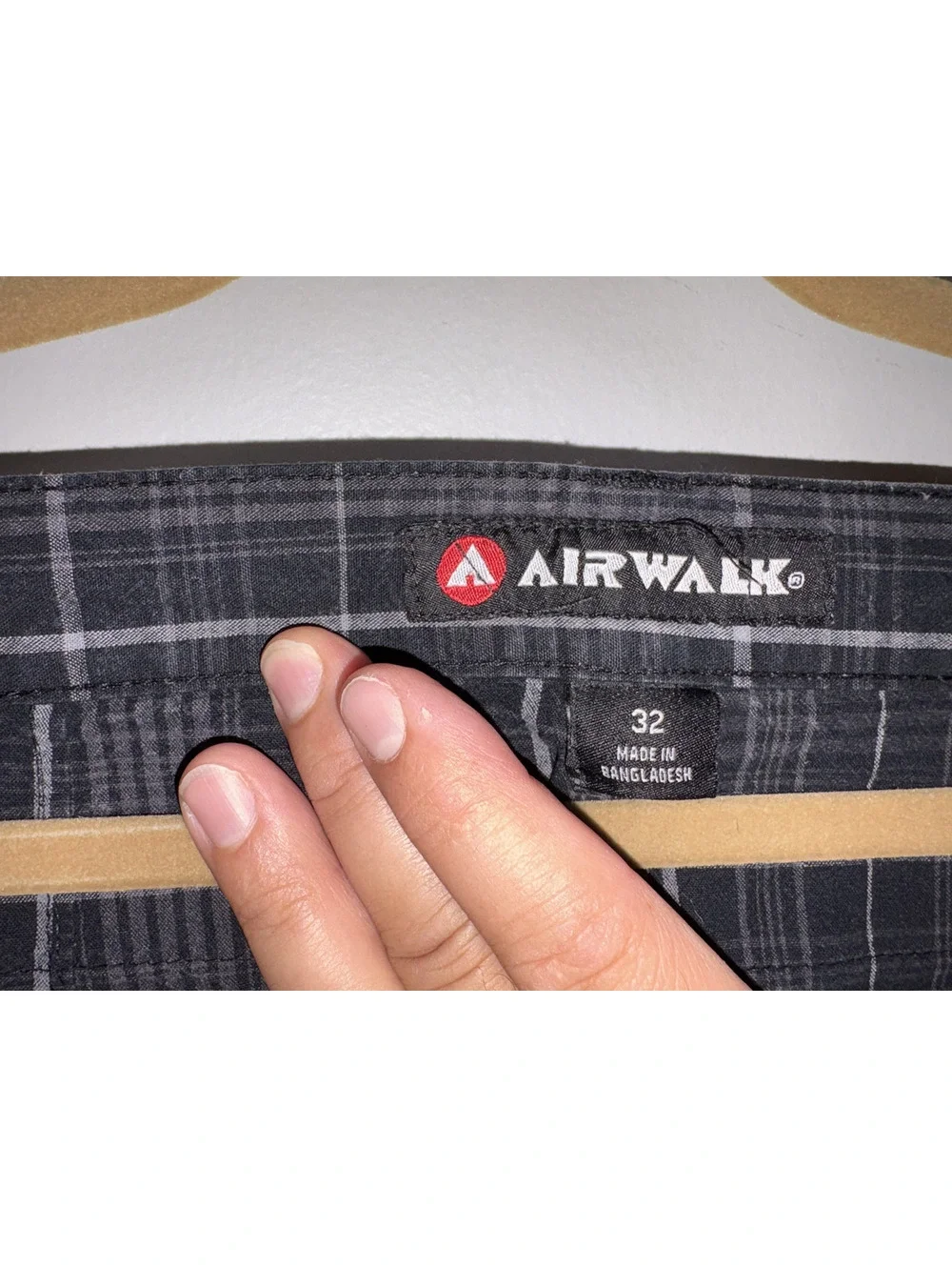 Airwalk Men's Black and Gray Plaid Cargo Shorts Size 32